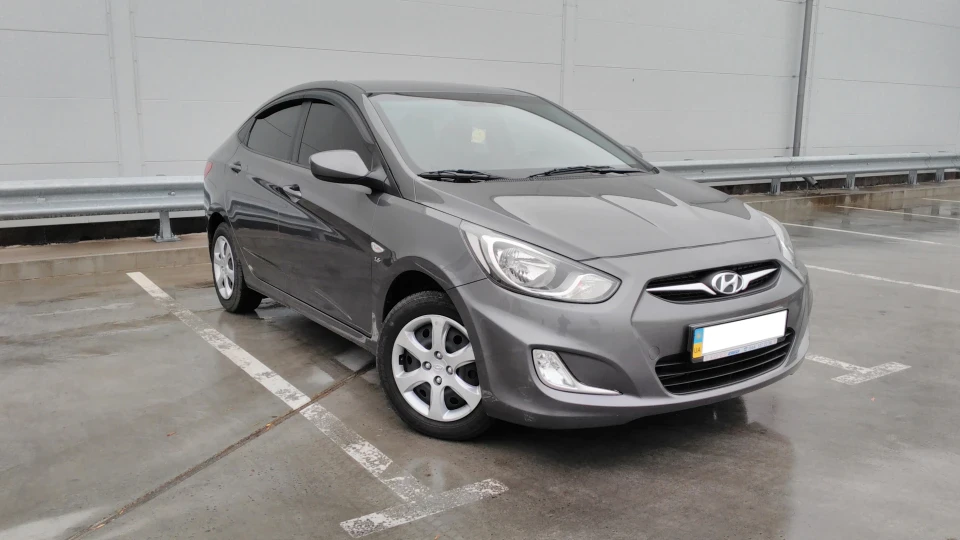 Hyundai Accent Comfort 1.6 AT 2