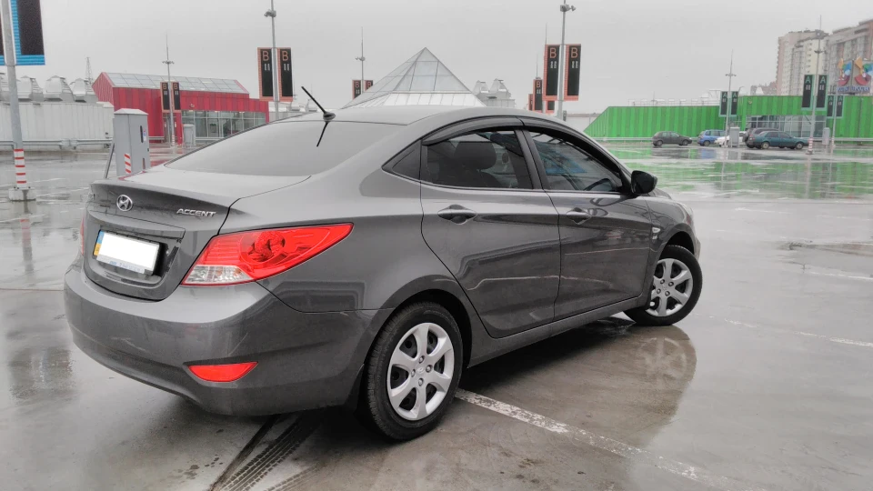 Hyundai Accent Comfort 1.6 AT 3