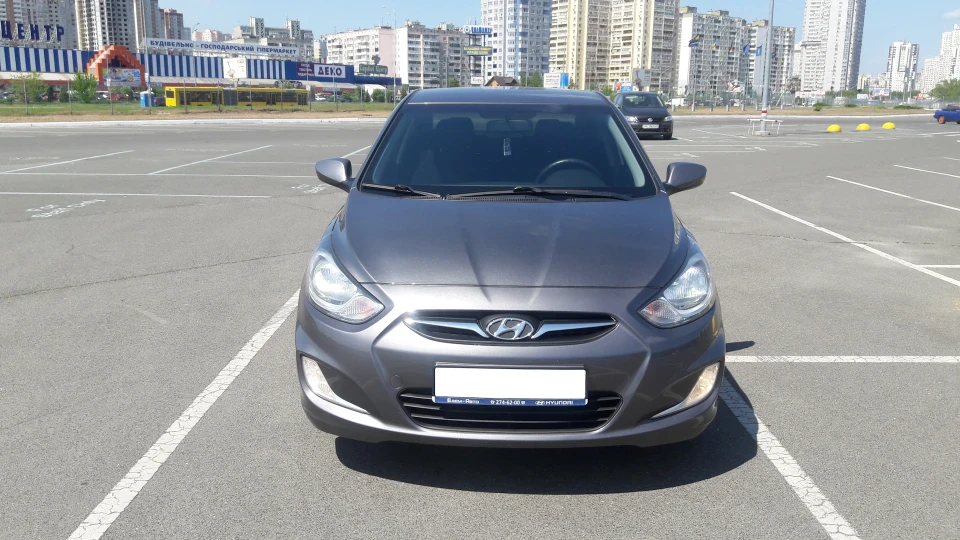 Hyundai Accent Comfort 1.6 MT