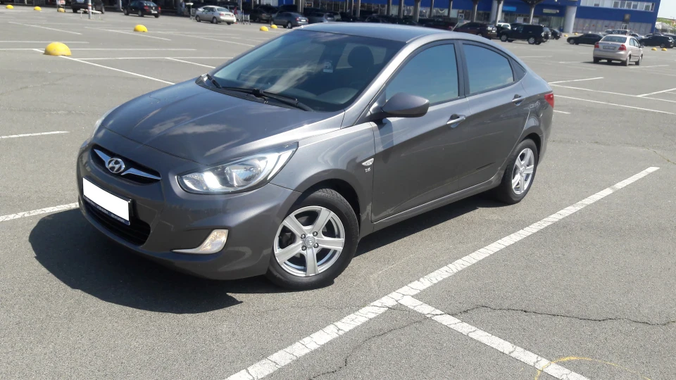 Hyundai Accent Comfort 1.6 MT 2