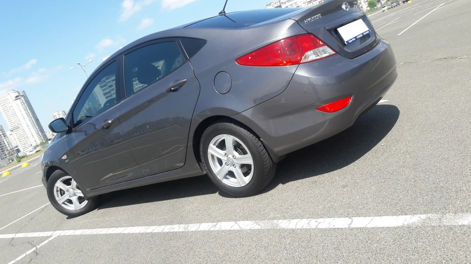Hyundai Accent Comfort 1.6 MT 3