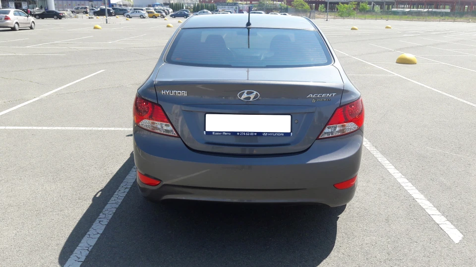 Hyundai Accent Comfort 1.6 MT 4