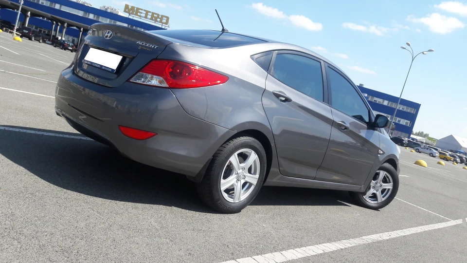 Hyundai Accent Comfort 1.6 MT 5