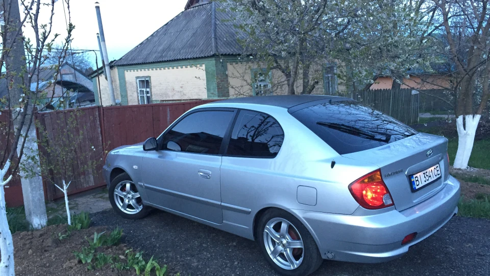 Hyundai Accent Coupe 2