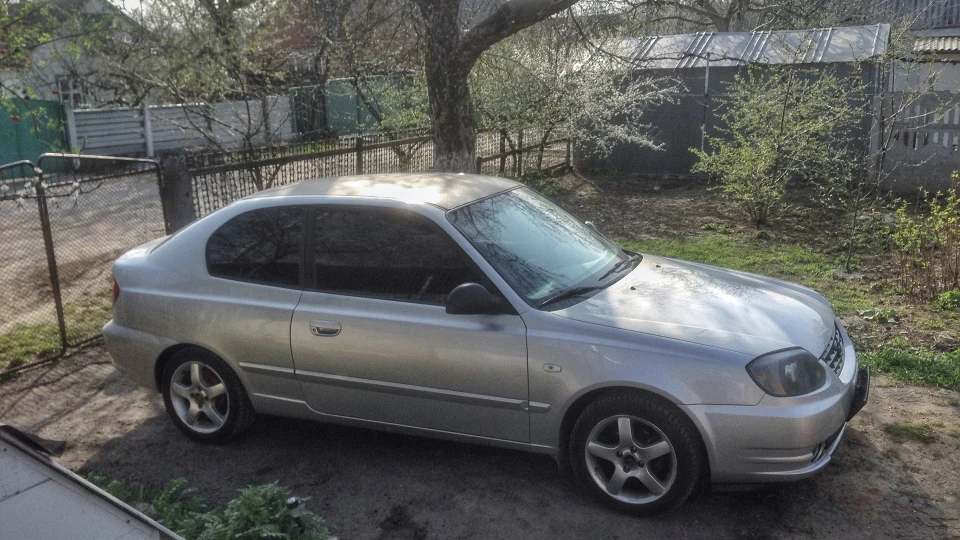 Hyundai Accent Coupe 3