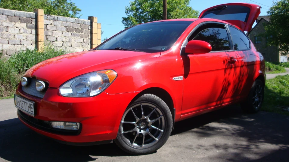 Hyundai Accent GLS 3door 2