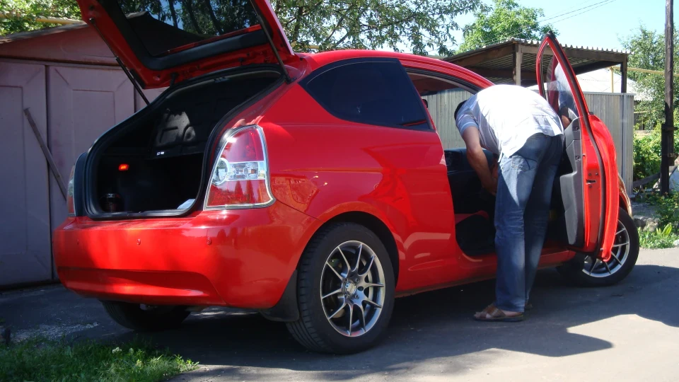 Hyundai Accent GLS 3door 4