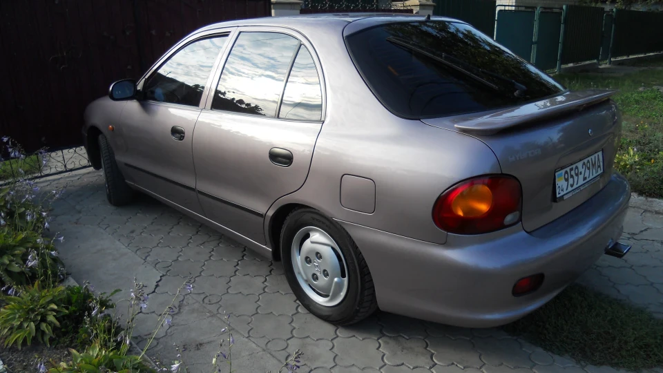 Hyundai Accent GLS Sport 3