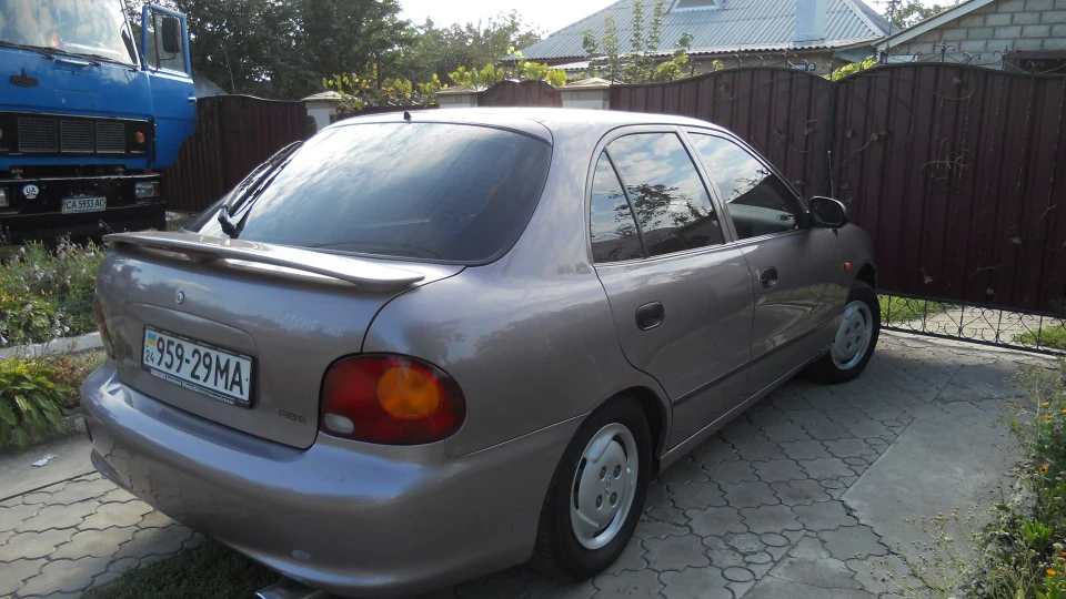 Hyundai Accent GLS Sport 4