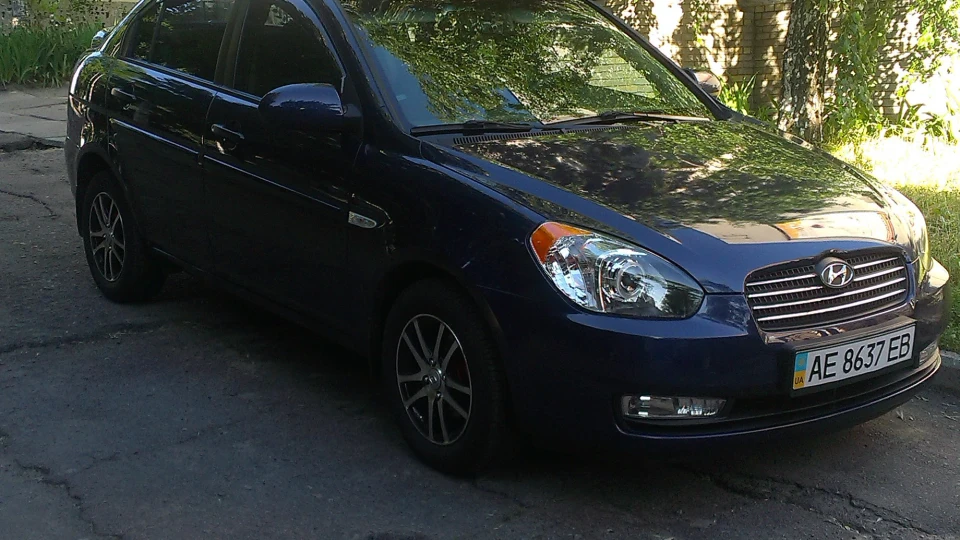 Hyundai Accent Indigo Blue 2