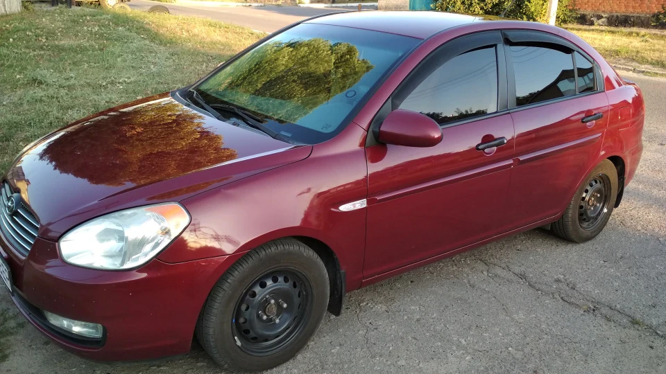 Hyundai Accent Червоний металік 2