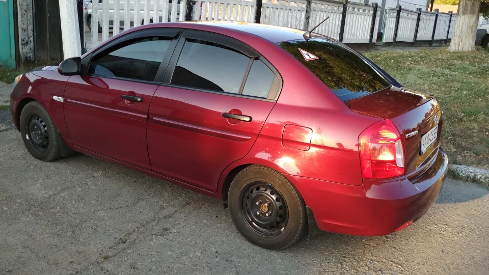 Hyundai Accent Червоний металік 3