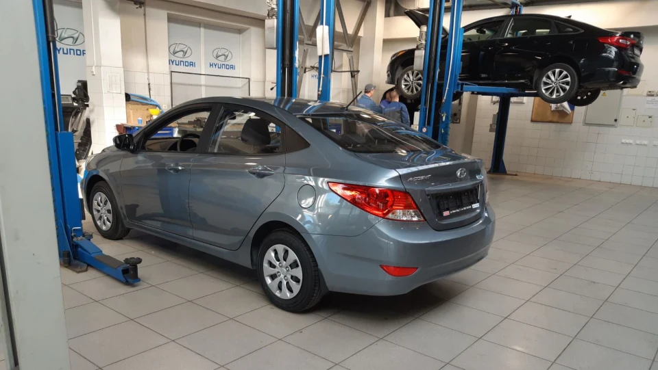 Hyundai Accent Lake Silver