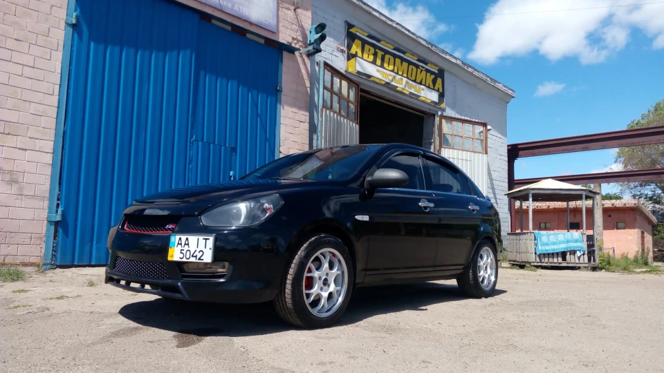 Hyundai Accent маленький Genesis 2