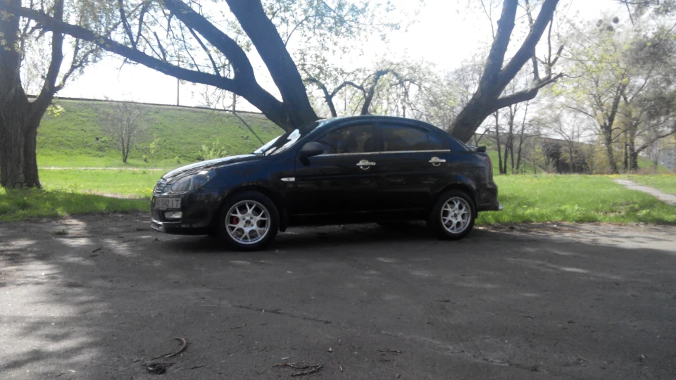 Hyundai Accent маленький Genesis 3