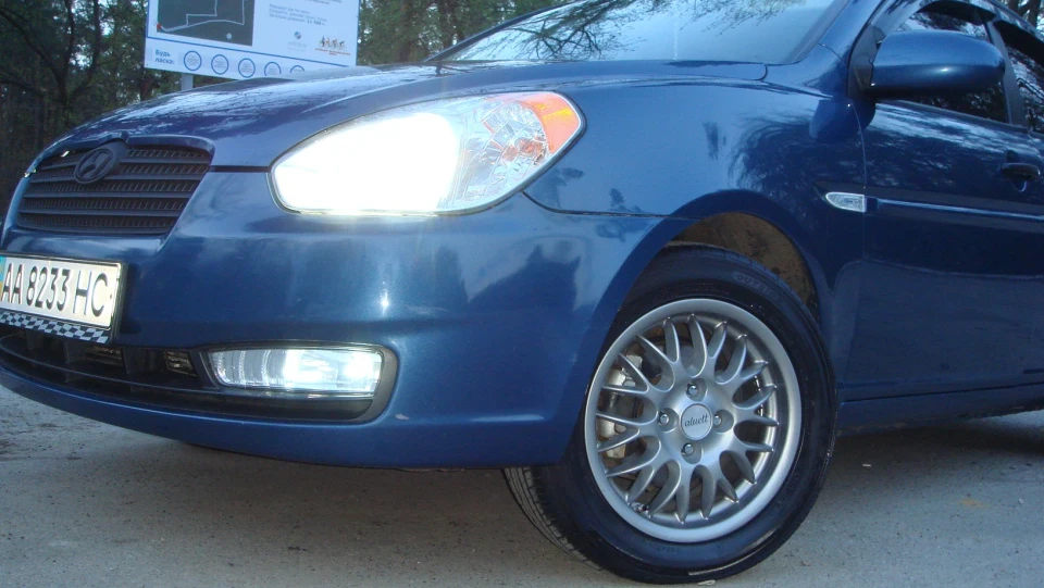 Hyundai Accent Onyx Blue 4