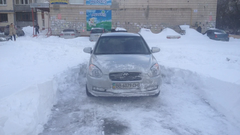 Hyundai Accent "Raven" 5