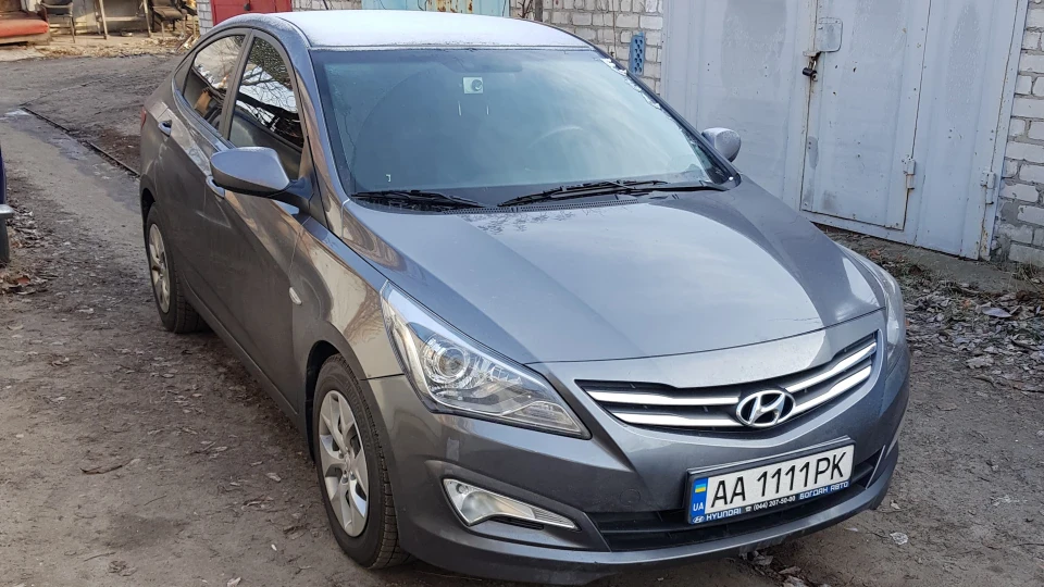 Hyundai Accent сіра мифка 2