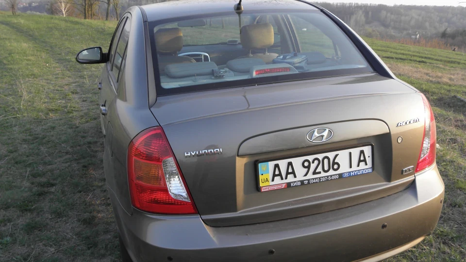 Hyundai Accent сіро-бронзовий 1,6 АТ 4