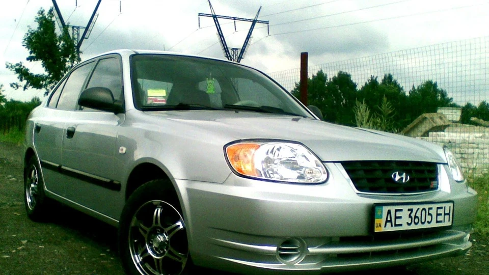 Hyundai Accent Silver Kid*) 2