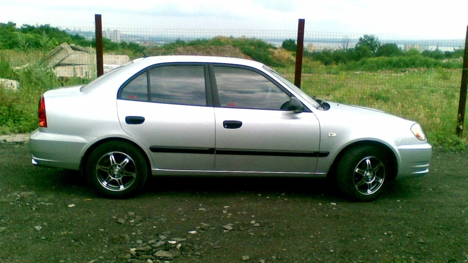 Hyundai Accent Silver Kid*) 3
