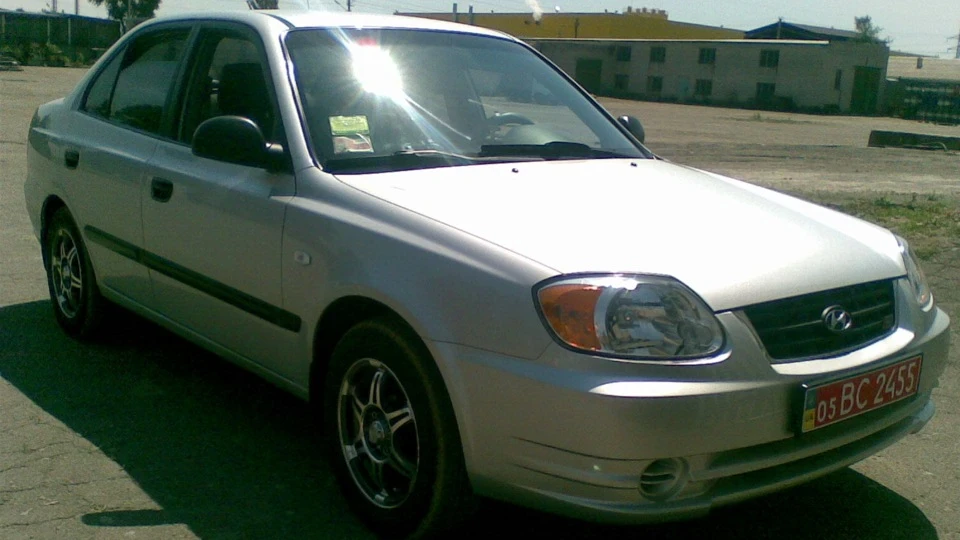 Hyundai Accent Silver Kid*) 4