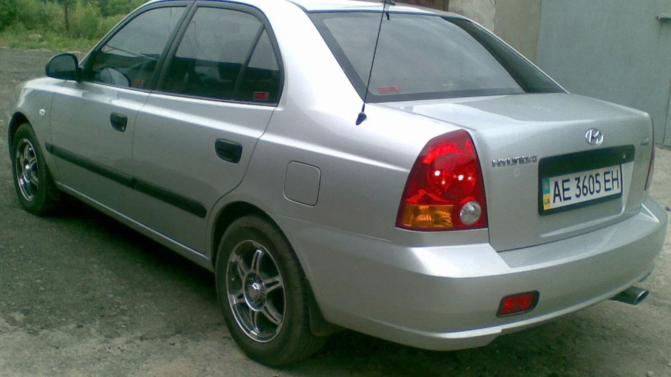 Hyundai Accent Silver Kid*) 5