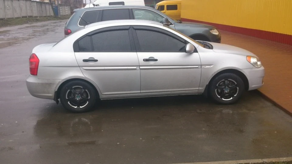 Hyundai Accent Silver 2