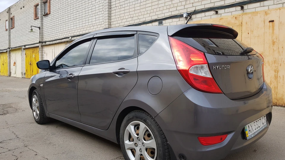 Hyundai Accent (SOLARIS HATCH) 3