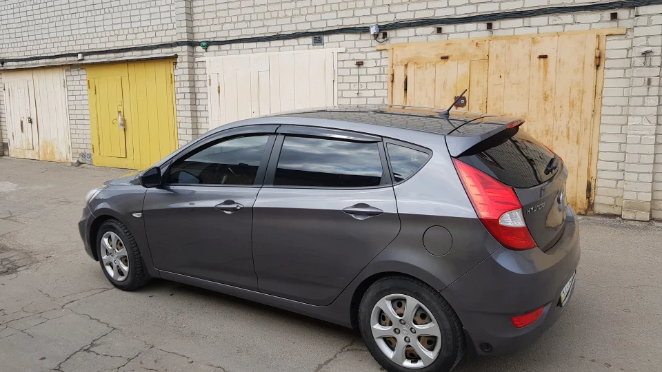 Hyundai Accent (SOLARIS HATCH) 4