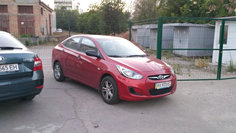 Hyundai Accent вишенька) 2