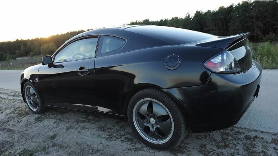 Hyundai Coupe 4