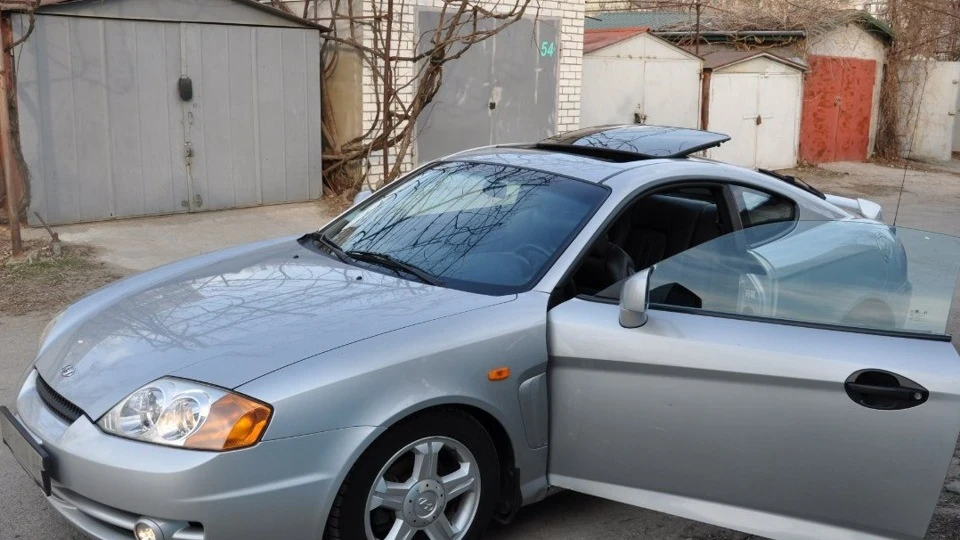 Hyundai Coupe 2