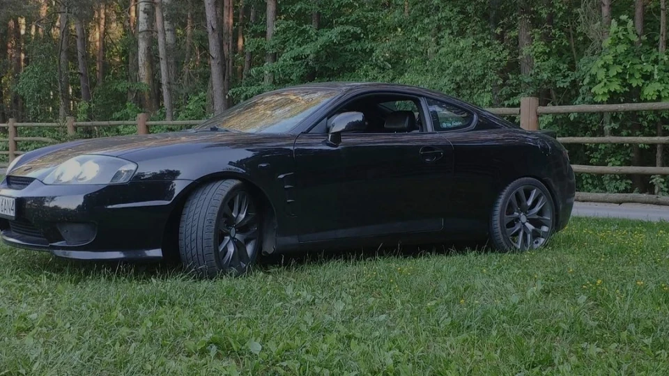 Hyundai Coupe Tiburon 2.7 3