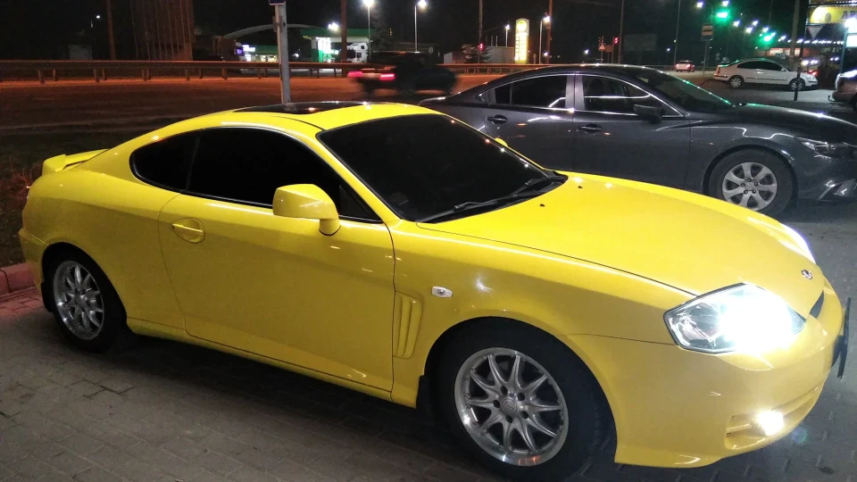 Hyundai Coupe Tiburon Limited 3
