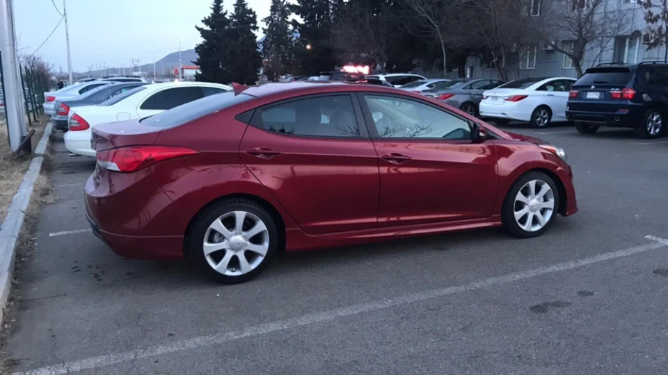 Hyundai Elantra 2