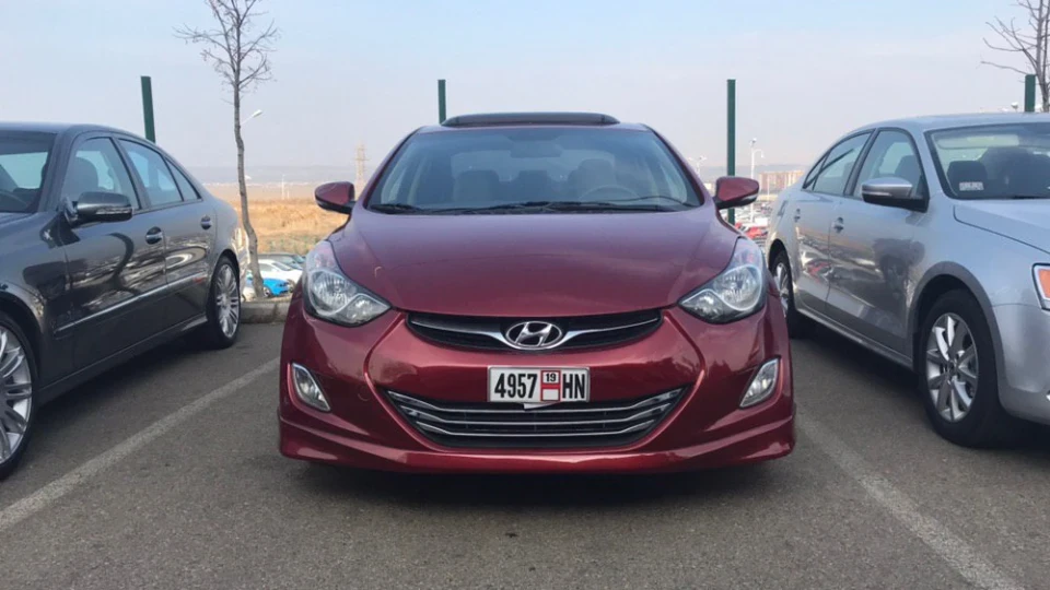 Hyundai Elantra 3