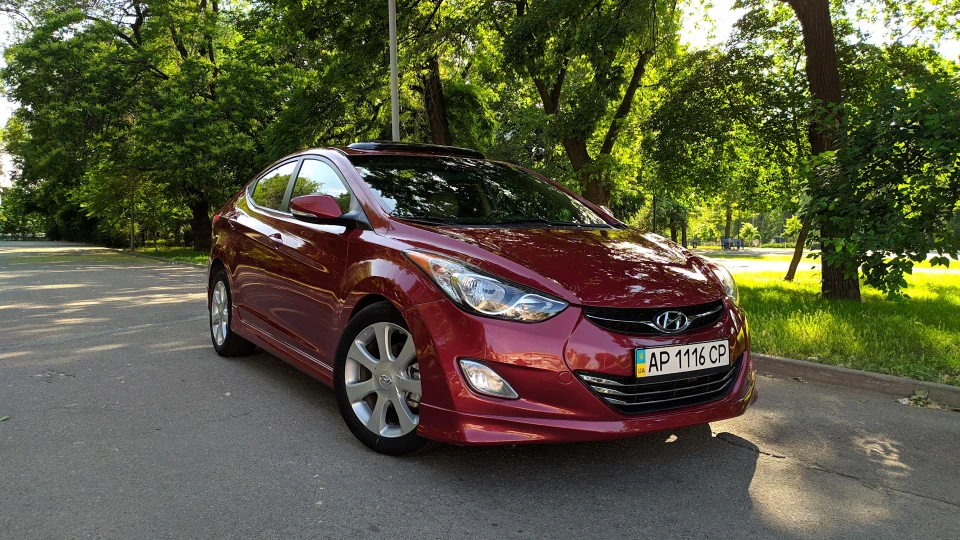 Hyundai Elantra 4