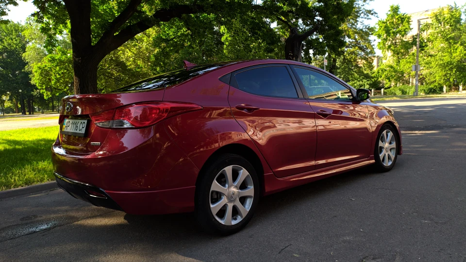 Hyundai Elantra 5