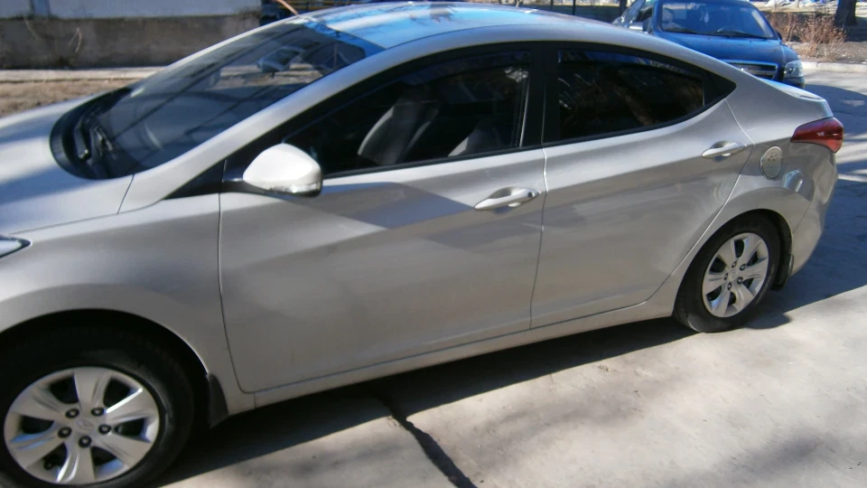 Hyundai Elantra 2