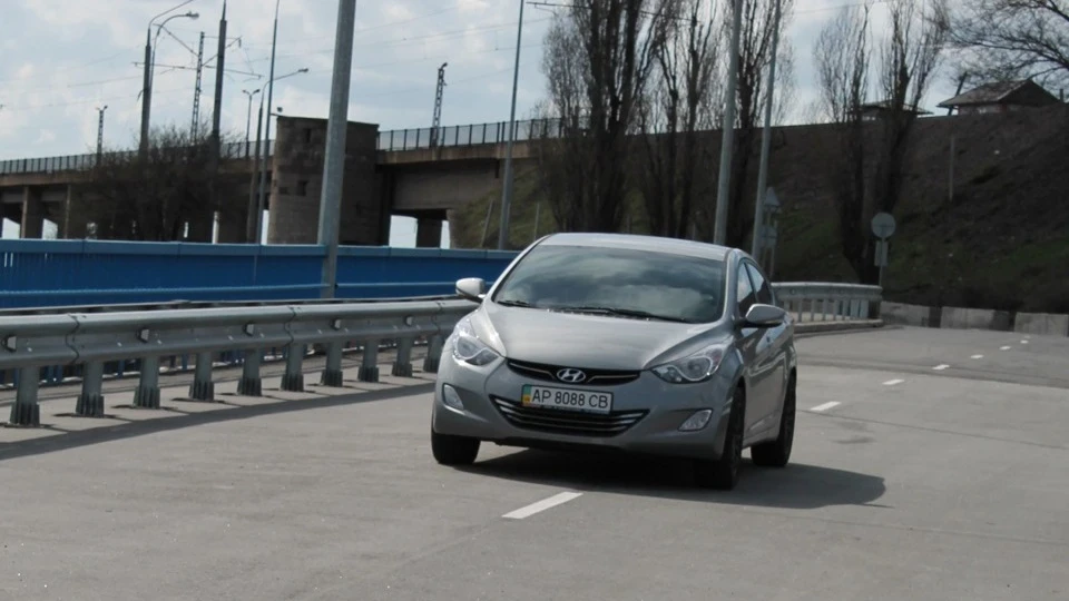 Hyundai Elantra 2