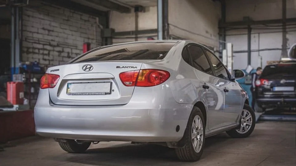 Hyundai Elantra 4