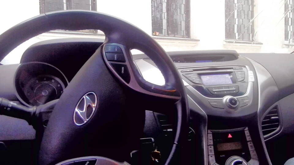 Hyundai Elantra 4