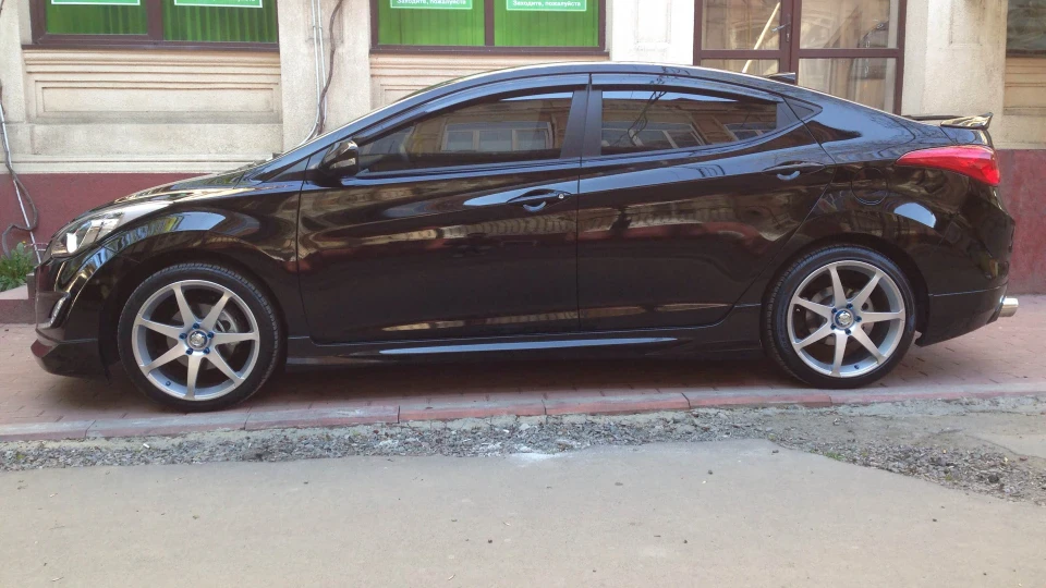 Hyundai Elantra 2