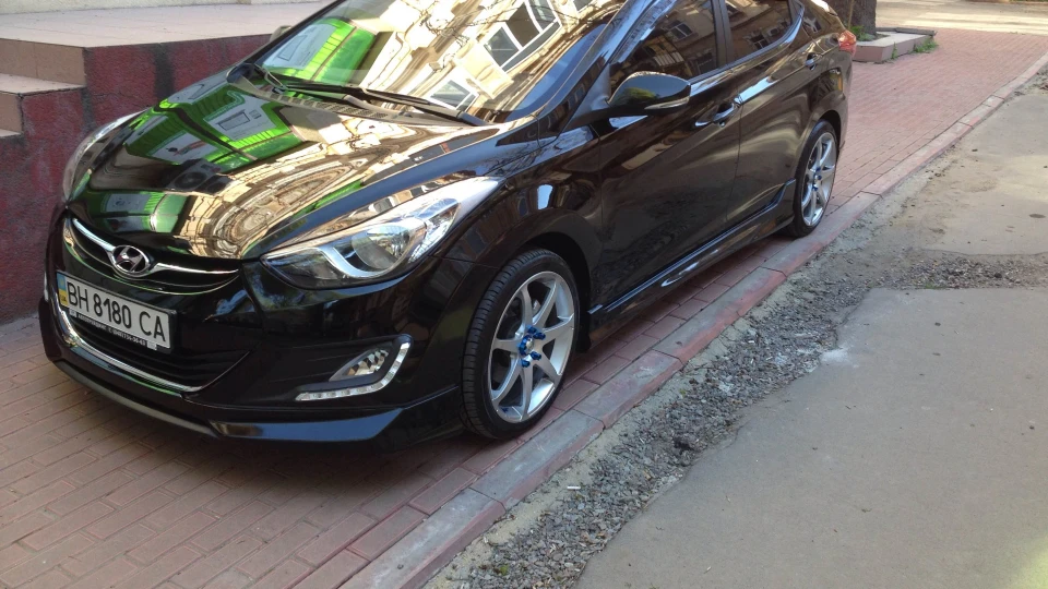 Hyundai Elantra 5