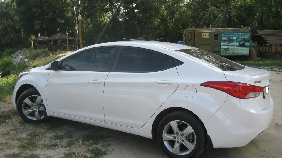 Hyundai Elantra 2