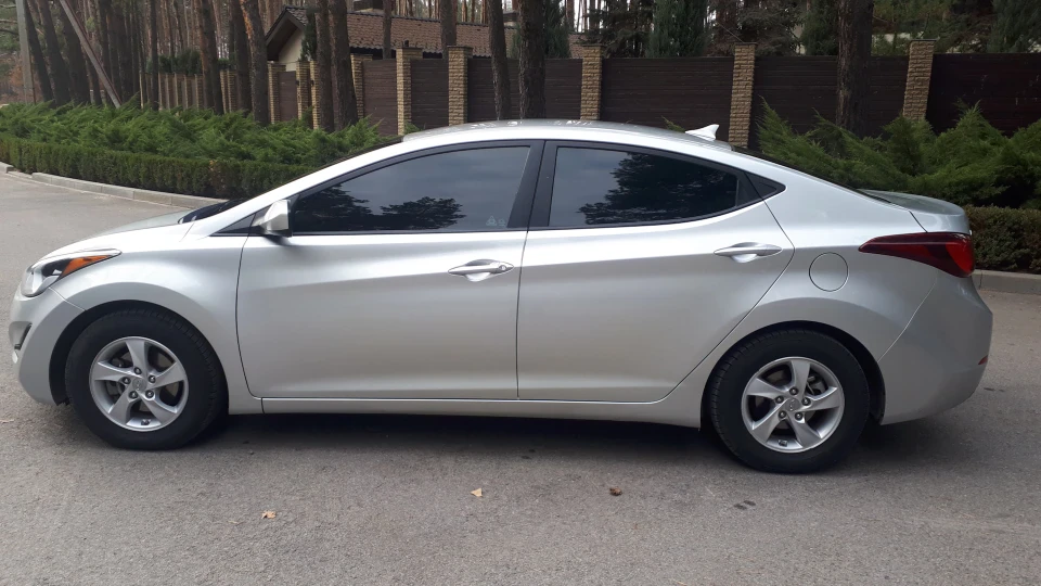 Hyundai Elantra 2