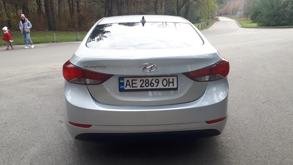 Hyundai Elantra 3