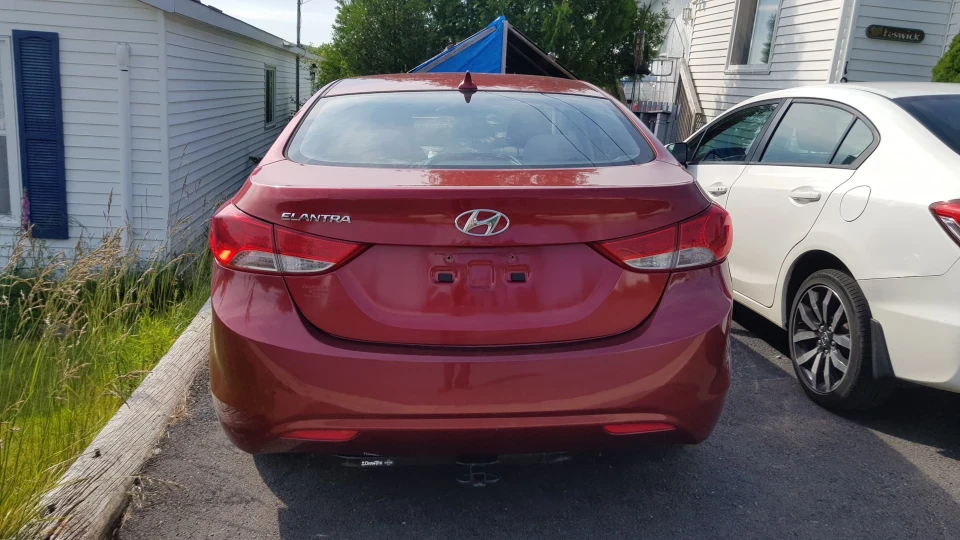 Hyundai Elantra 2