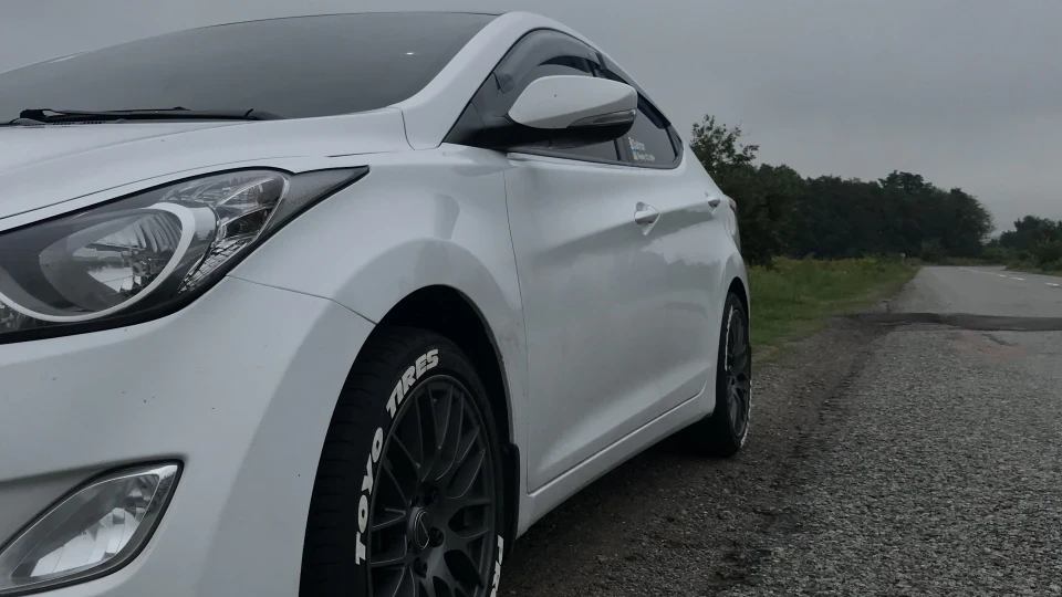 Hyundai Elantra 4